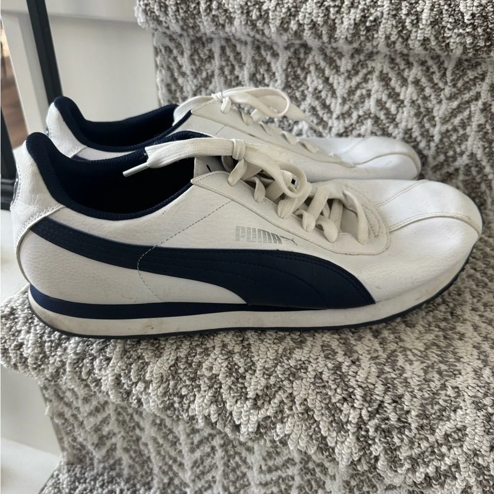 Puma Shoes men’s size 12 White with navy blue